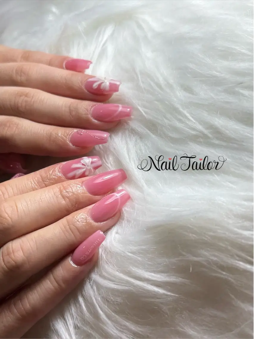 ネイル 長さ出し ガーリー 水色 ピンク リボン ハンドネイル NailTailor ネイルテイラーのネイルデザイン