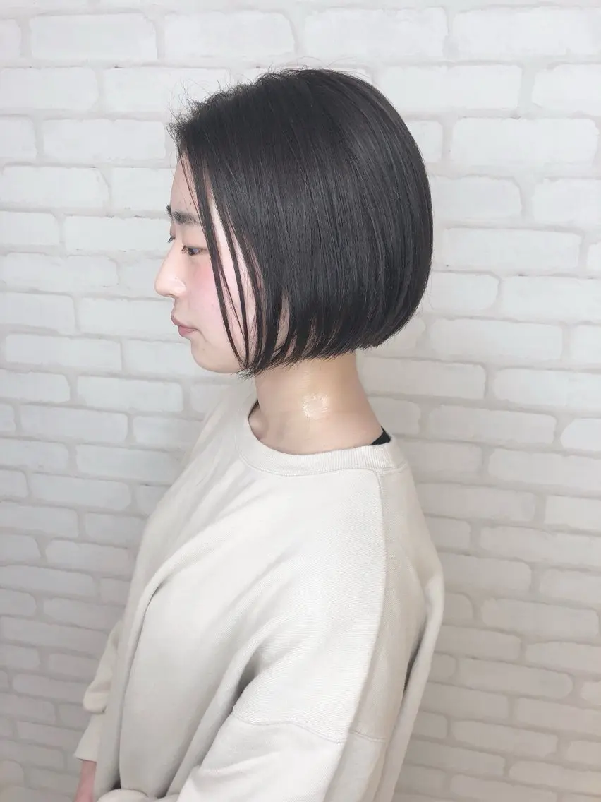 ショート ボブ レイヤー/透明感 HIRARIのヘアスタイル