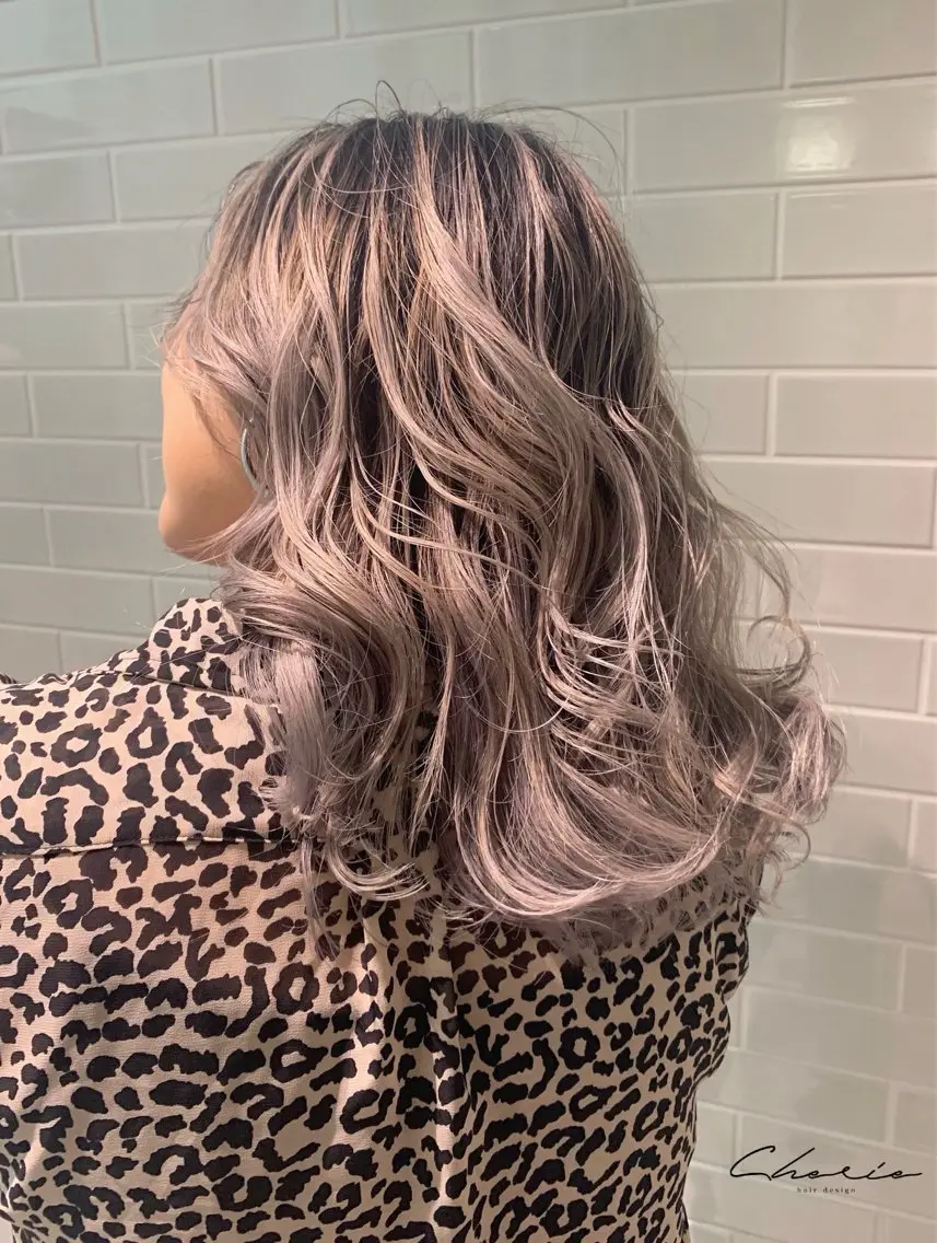 セミロング カラー ベージュカラー ホワイトベージュ カット ヘアカラー トリートメント CHERIEブリーチ ダブルカラー 天神のヘアスタイル