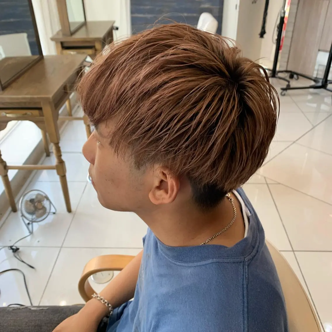 カラー 天野 利咲のヘアスタイル