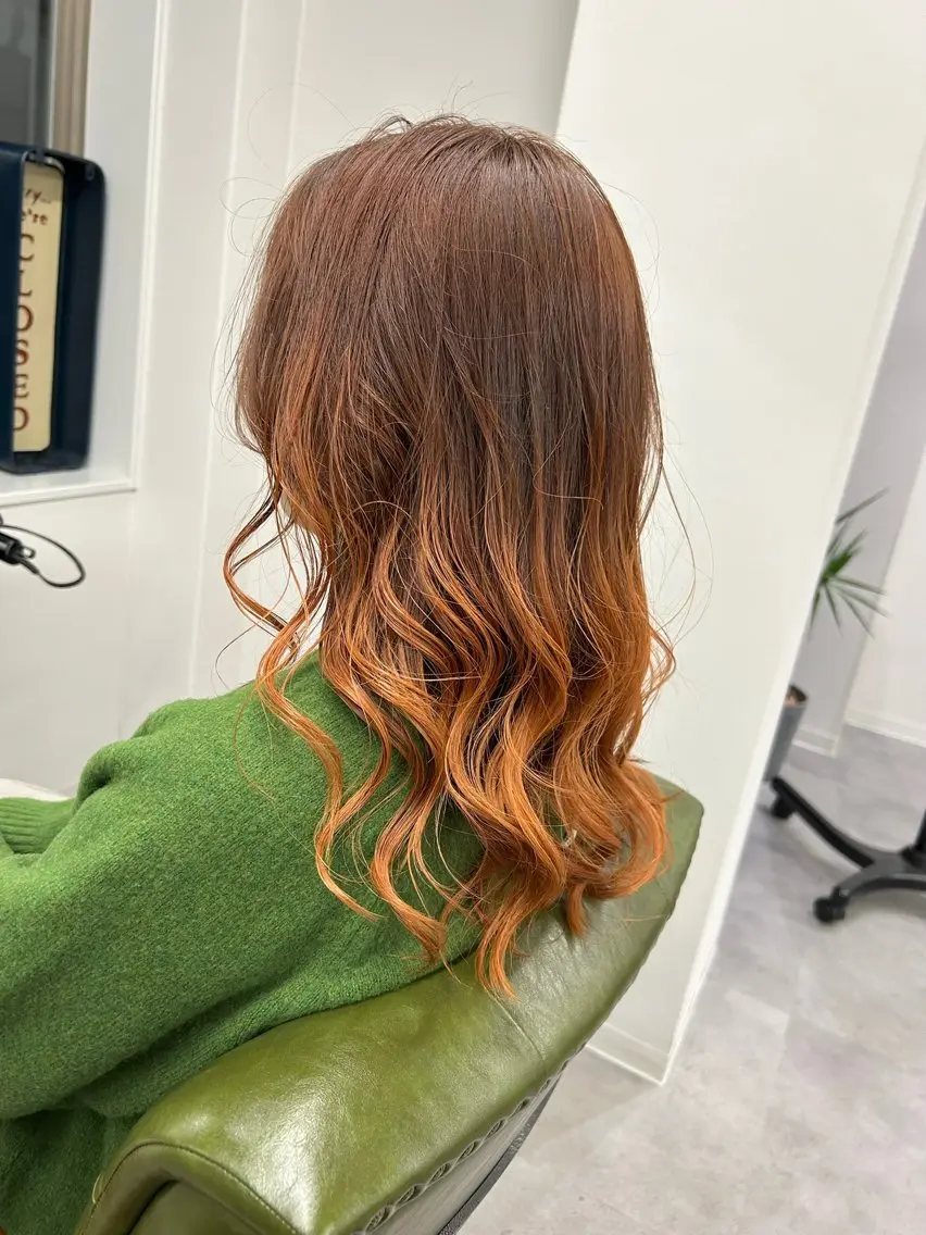 ミディアム カラー グラデーションカラー オレンジ カット ヘアカラー トリートメント SHAFT Ieiriのヘアスタイル