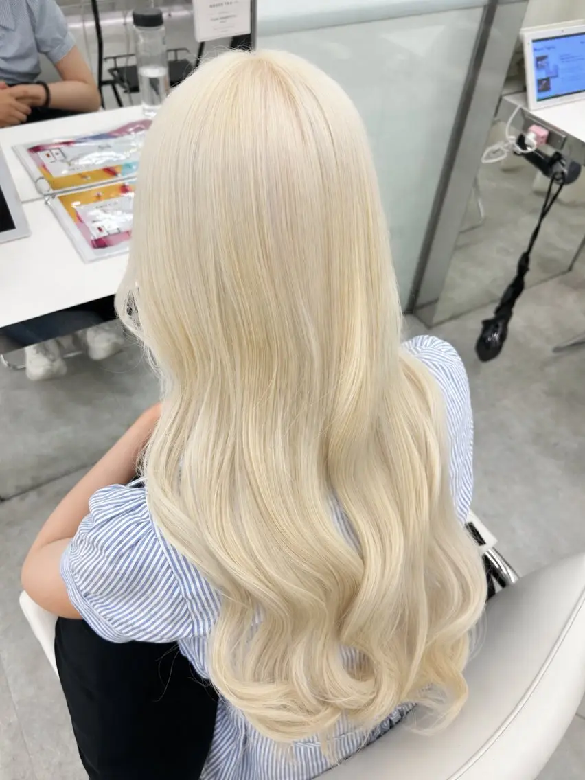 ロング ヘアカラー ハイトーン🌟/ 暖色カラー/あこ🎀のヘアスタイル