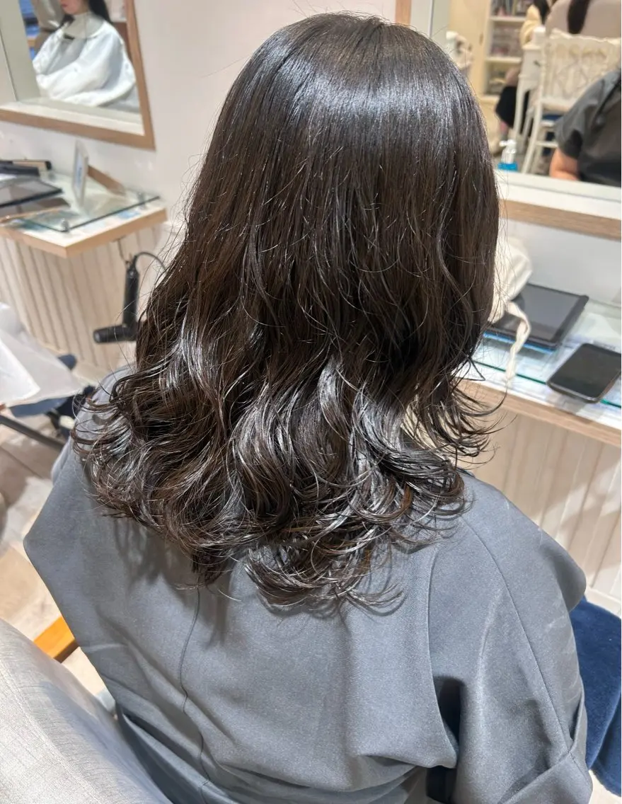 ミディアム パーマ ミディアムパーマ デジタルパーマ カット パーマ 大川 夏実のヘアスタイル