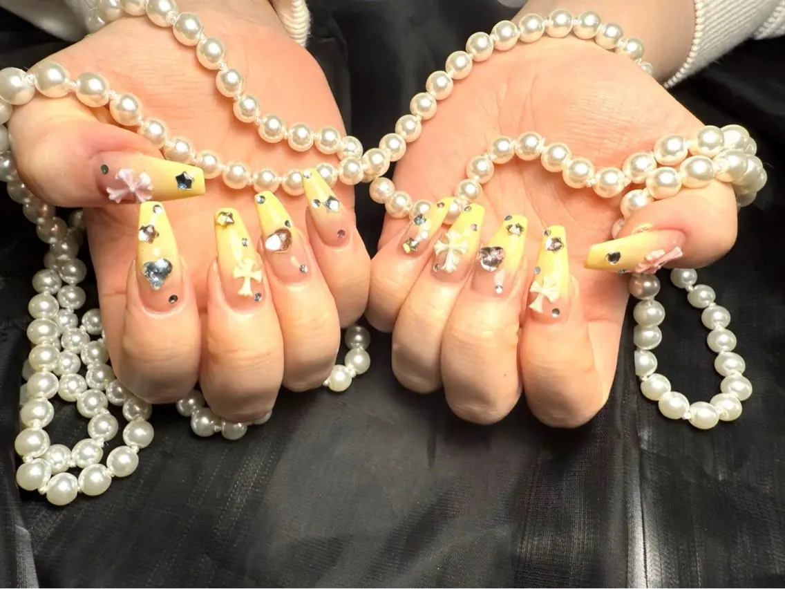 ネイル キラキラネイル マグネットネイル ぷっくりネイル 春ネイル ワンホンネイル ハンドネイル Candy Nailのネイルデザイン