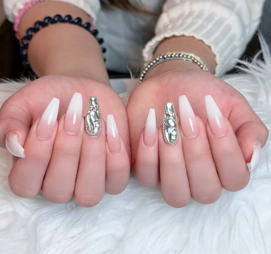 ネイル オーロラネイル ボルドー ブラウン 氷ネイル・うるうるネイル キラキラネイル ハンドネイル Julli NailStudioのネイルデザイン