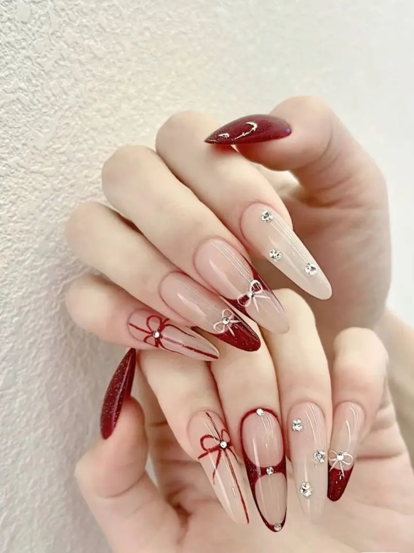 ネイル アートネイル オーロラネイル ボルドー チークネイル フレンチネイル ハンドネイル Sakura Nail Salonのネイルデザイン