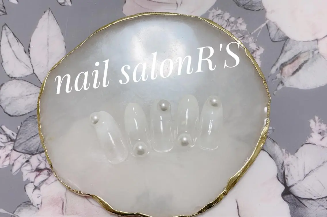 ネイル グラデーション ストーンネイル ホワイト nail salon R'sのネイルデザイン