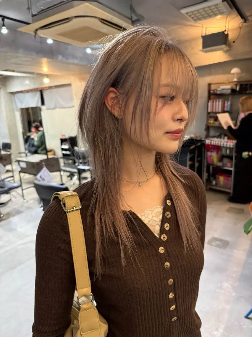 セミロング ハイレイヤー レイヤーカット ウルフカット ウルフレイヤー カット ヘアカラー レイヤーカット\ウル フ　chinatsuのヘアスタイル