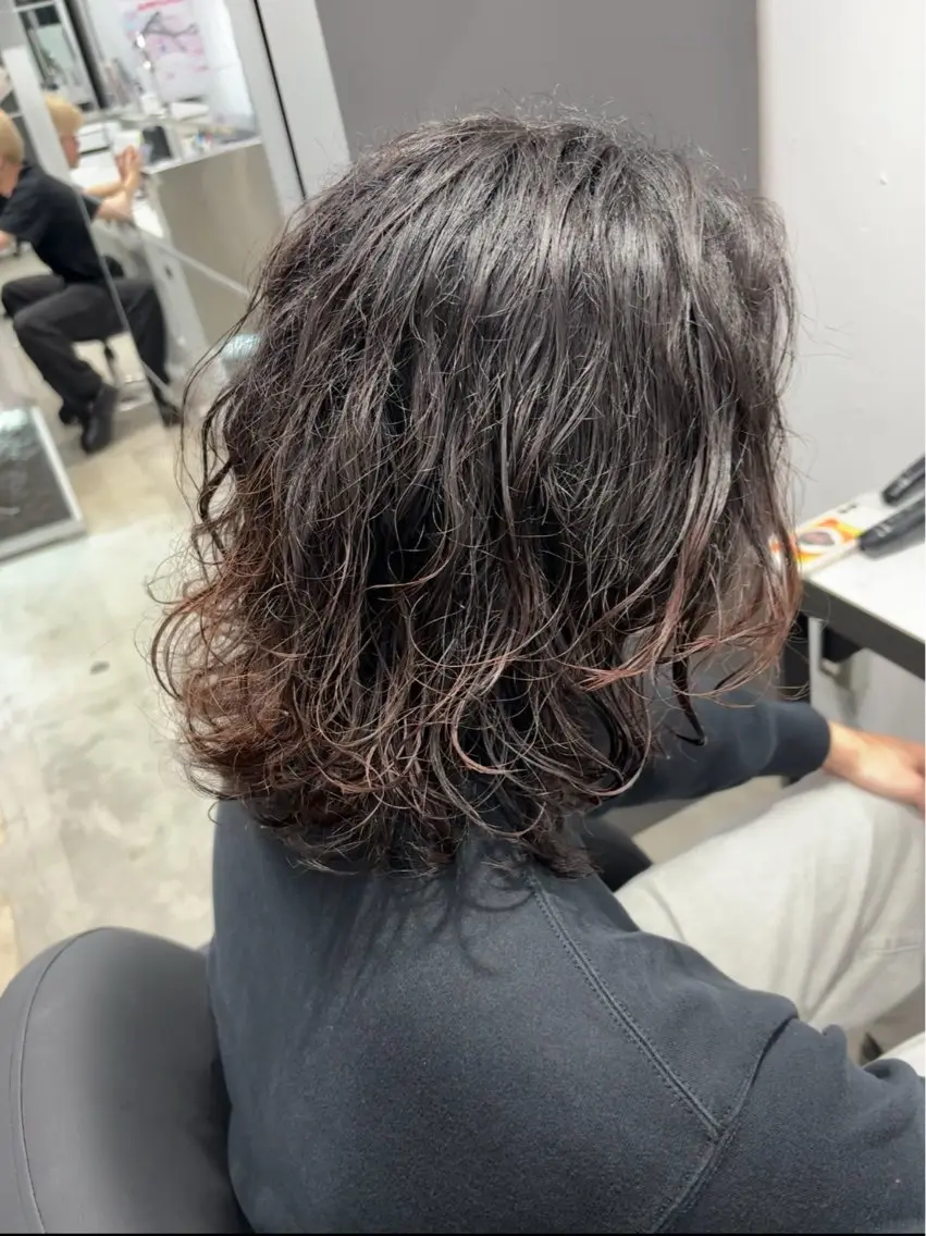ミディアム パーマ メンズ ミディアムパーマ メンズパーマ 伸ばしかけ スパイラルパーマ 福岡美容室【pia】 タイヘイのヘアスタイル