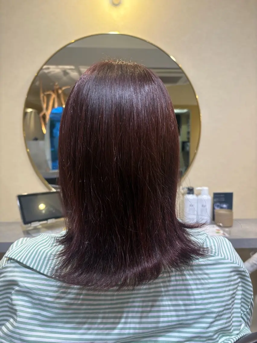 カラー カシス 阪急伊丹🦋こばまつ ひなた🦋のヘアスタイル