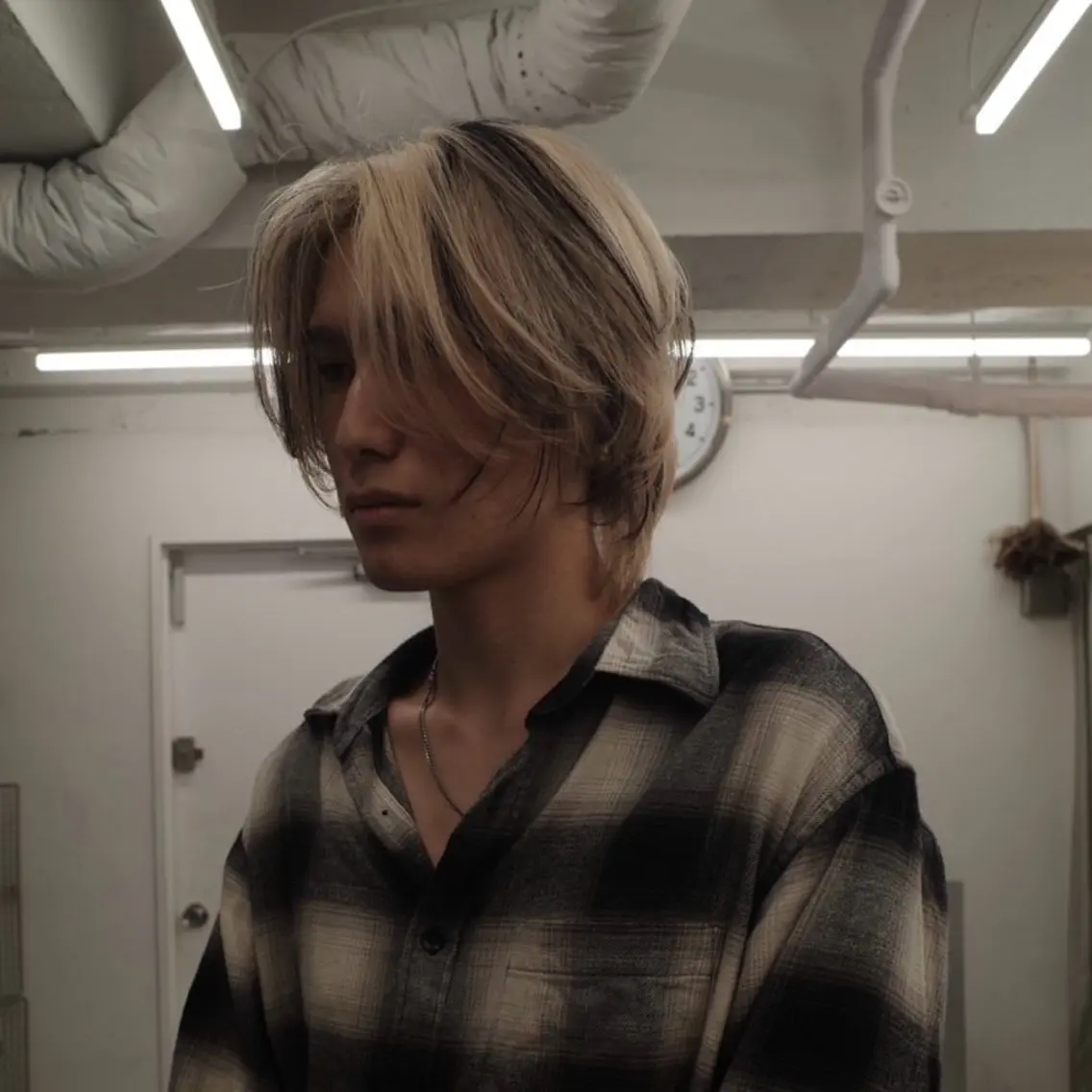 【ハイトーンカラーに飽きた人、デザイン欲しい人限定】カット✂️+ローライト+トリートメント✨️+ヘアセットの写真