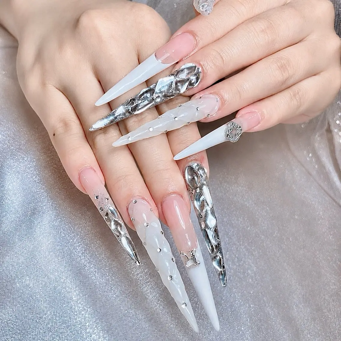 ネイル アートネイル ジェルネイル 韓国ネイル ニュアンスネイル ワンカラーネイル ハンドネイル Queen Nail Salonのネイルデザイン
