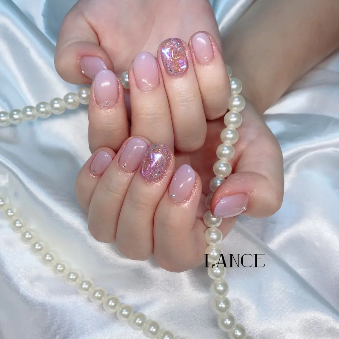ミディアム ネイル オーロラネイル フレンチネイル グラデーション キラキラネイル ニュアンスネイル ハンドネイル Lance nailのネイルデザイン