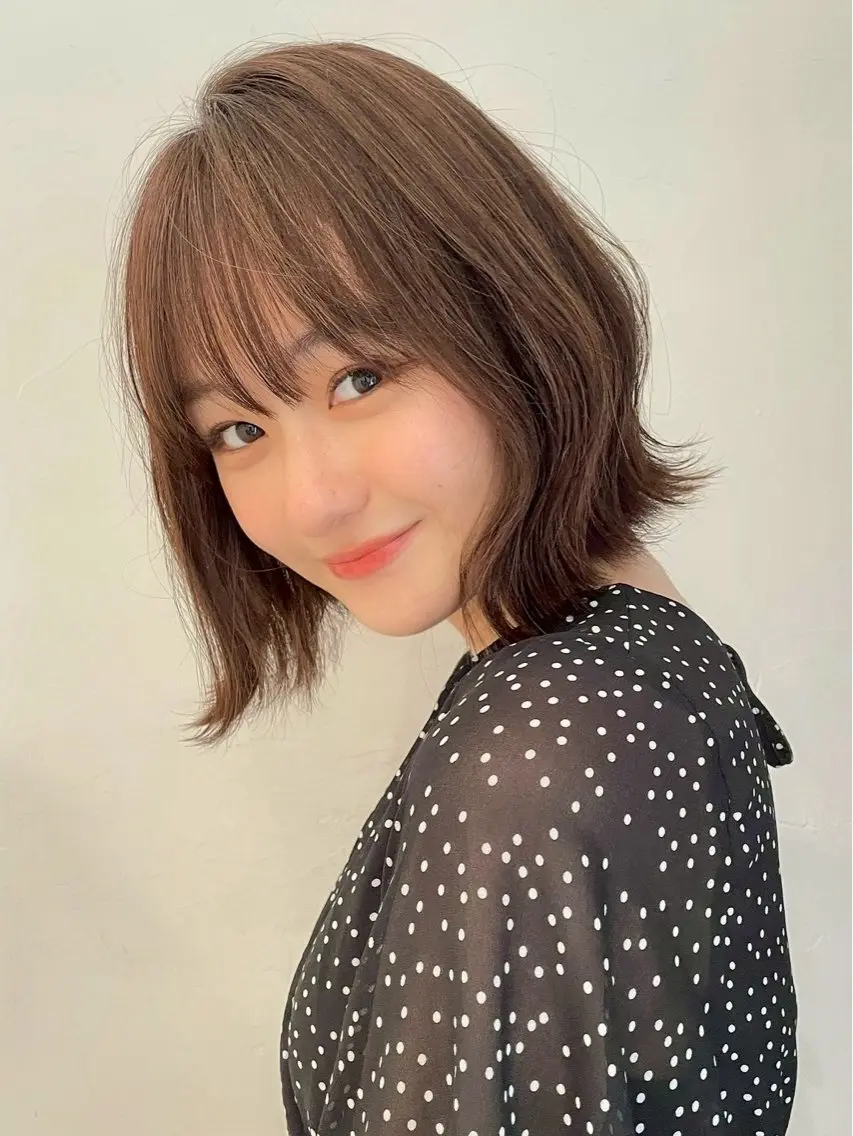 ミディアム 米澤 由衣のヘアスタイル