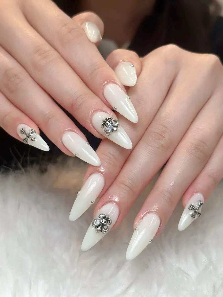 ネイル アートネイル ジェルネイル ニュアンスネイル シンプルネイル ネイルチップ NIE NAIL Luxeのネイルデザイン