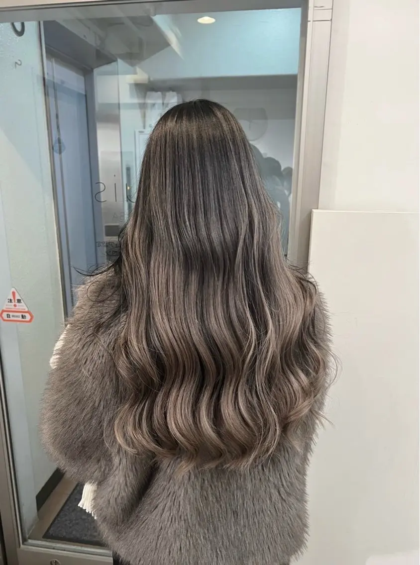 ロング カラー バレイヤージュ ベージュカラー ミルクティーベージュ レイヤーカット 指名数No.1 /NAOYAのヘアスタイル