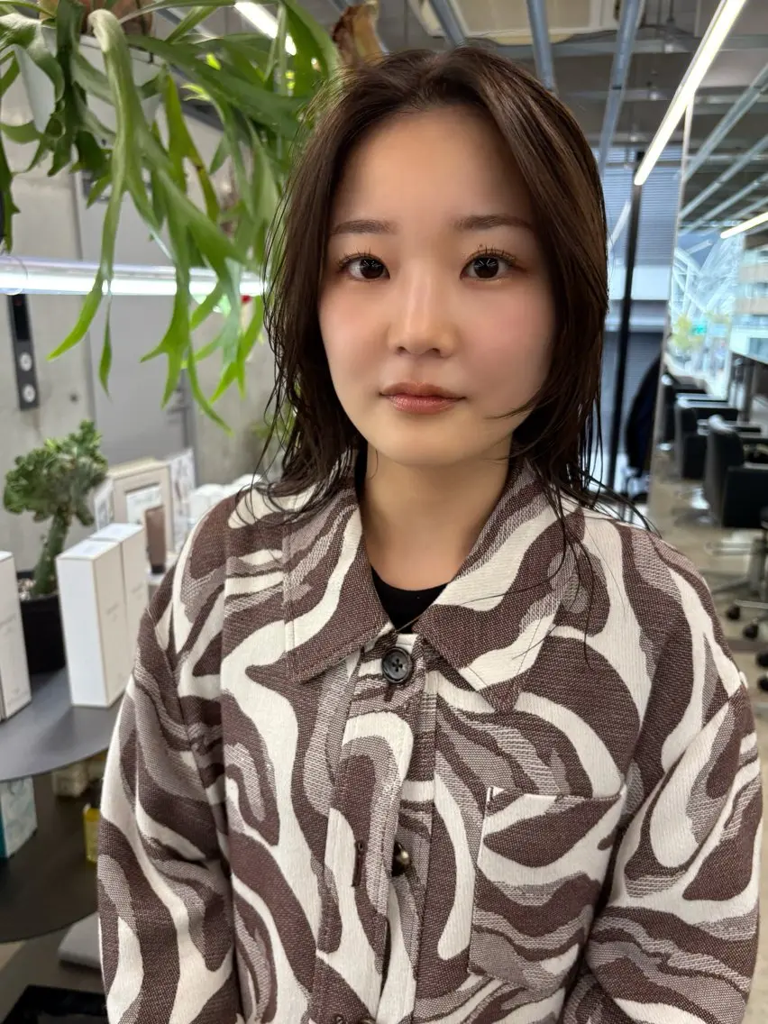 ミディアム カラー 顔まわりレイヤー レイヤーカット カット ヘアカラー トリートメント 似合わせカット レイヤー/ボブのヘアスタイル