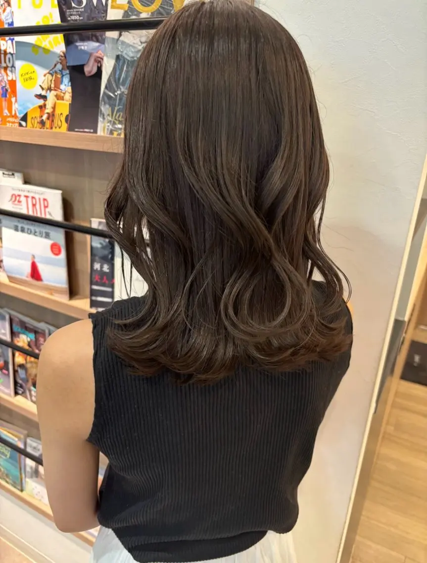 ミディアム モテ髪🫧赤み消し カラー表参道きょうこのヘアスタイル