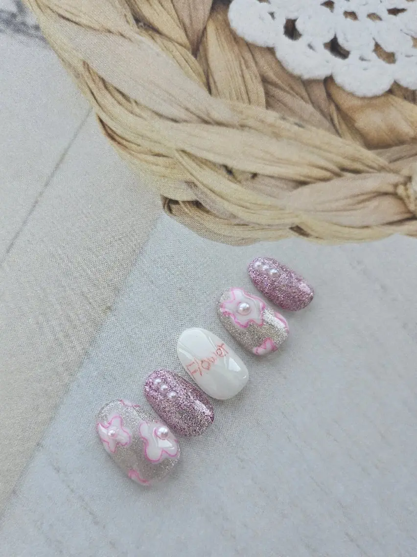 ネイル フラッシュネイル フラワーネイル ガーリー ラメ(グリッター) ピンク ハンドネイル Noah'snail   のネイルデザイン