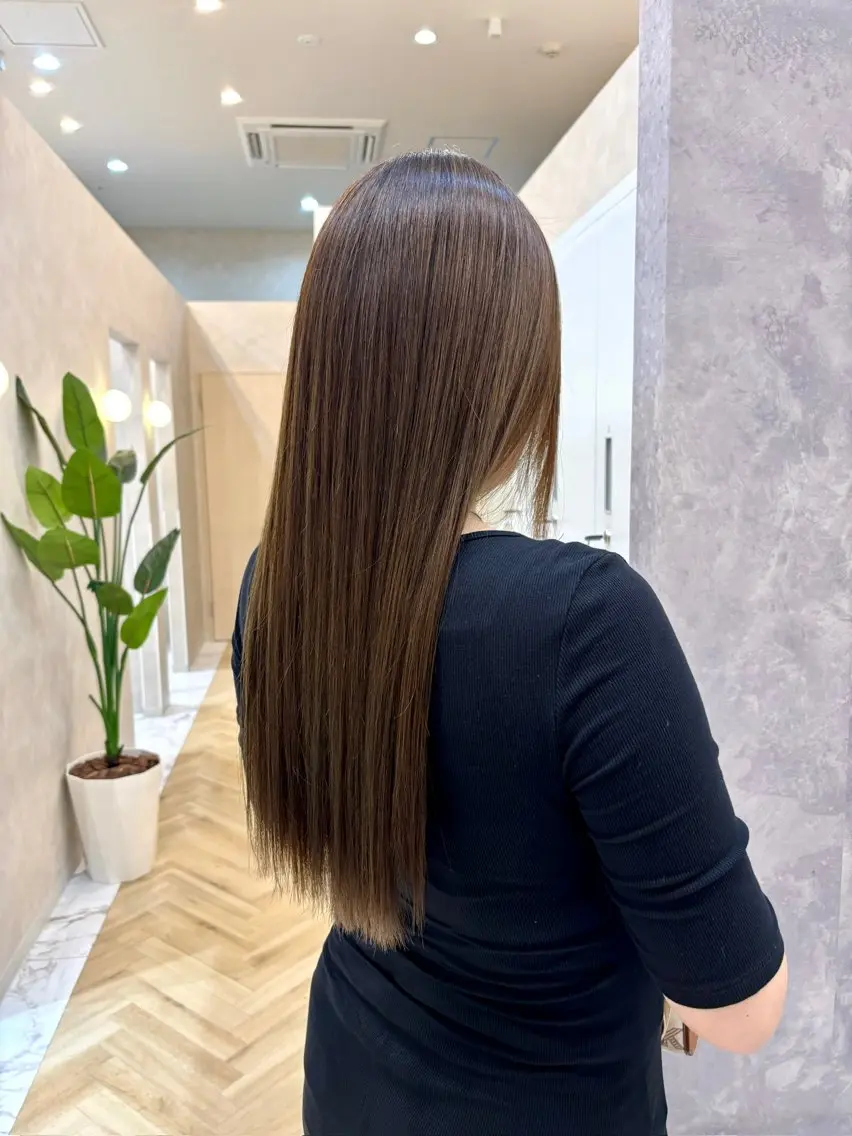 ロング カラー アッシュ 髪質改善 トリートメント 赤み消し・レイヤー 髪質改善 丸毛一輝のヘアスタイル