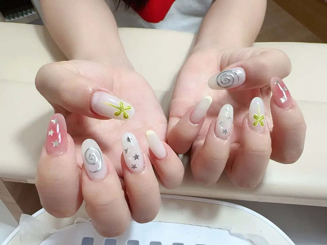 ネイル ハンドネイル NAIL CIRCLESのネイルデザイン