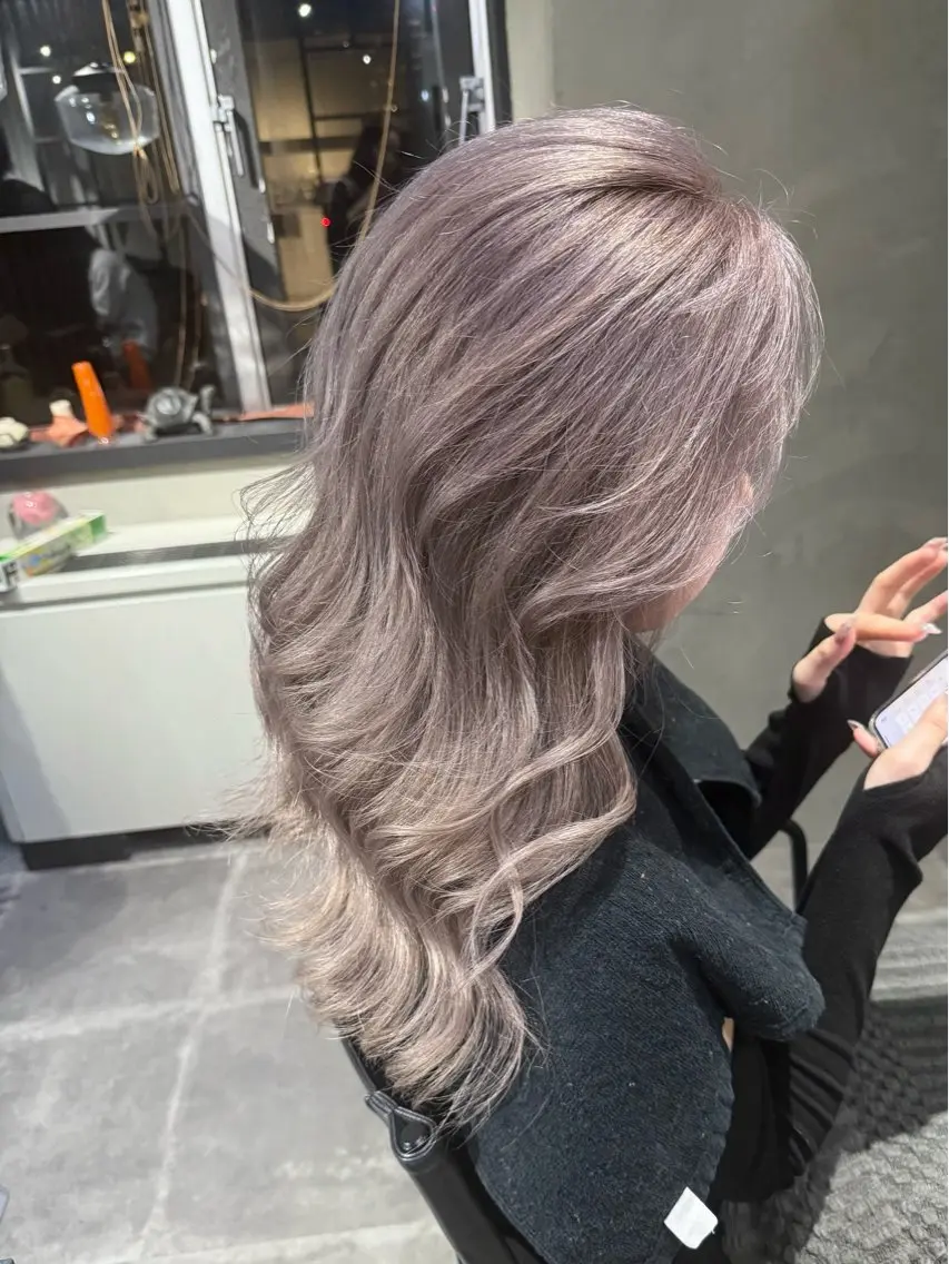ロング カラー カット ヘアカラー トリートメント 佐伯 桃のヘアスタイル