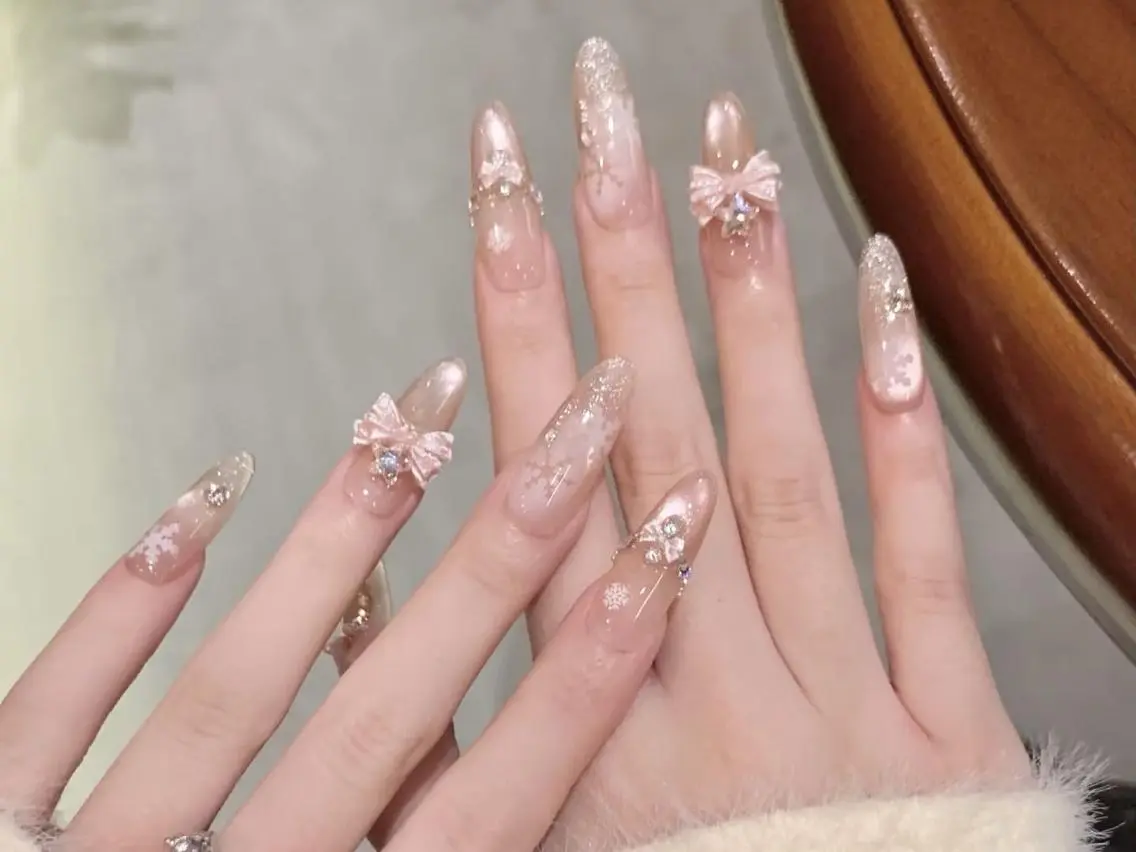 ネイル アートネイル カジュアル クリアネイル グラデーション レース ハンドネイル ハンドケア 🎀Momo 🎀のネイルデザイン