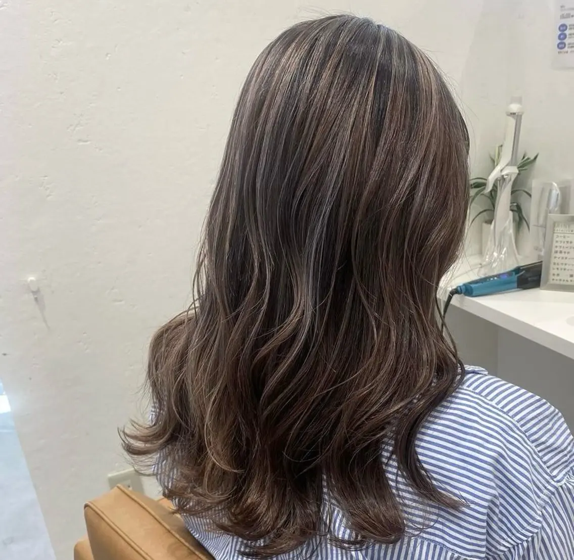 ミディアム カット ヘアカラー トリートメント 西元 亜由美のヘアスタイル