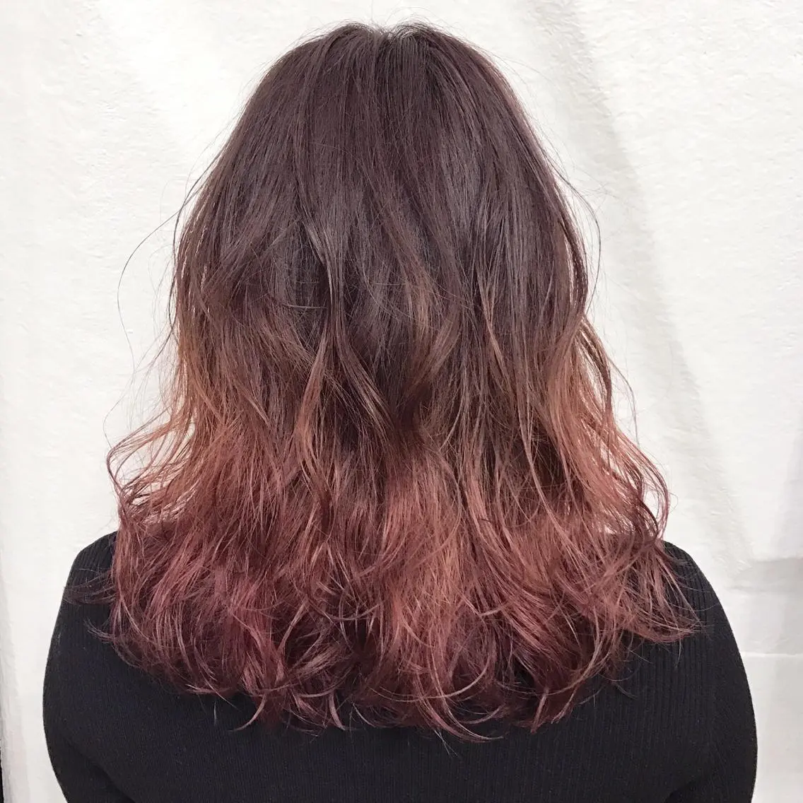 セミロング カラー パーマ セミロングパーマ ブリーチ グラデーションカラー ピンクカラー K-POP好き美容師 🇰🇷Kai.Yのヘアスタイル