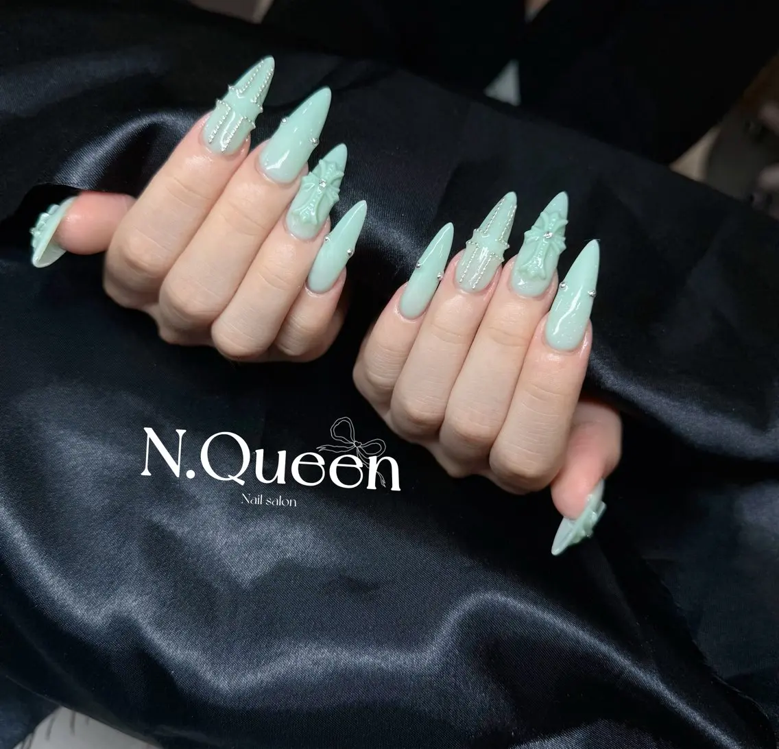 ネイル MQueen ネイルサロンマルのネイルデザイン