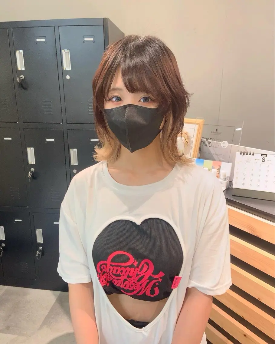 ミディアム カラー インナーカラー ウルフカット カット ヘアカラー トリートメント ウルフカット レイヤーカット上柿のヘアスタイル
