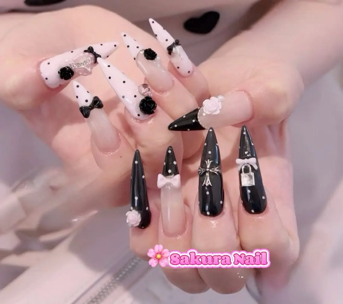 ネイル アートネイル オーロラネイル ボルドー チークネイル フレンチネイル ハンドネイル Sakura Nail Salonのネイルデザイン