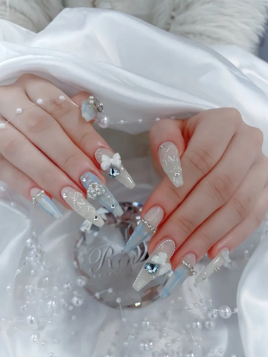 ネイル アートネイル チークネイル ジェルネイル ロングネイル マグネットネイル ハンドネイル Rin Nail 新大久保店のネイルデザイン