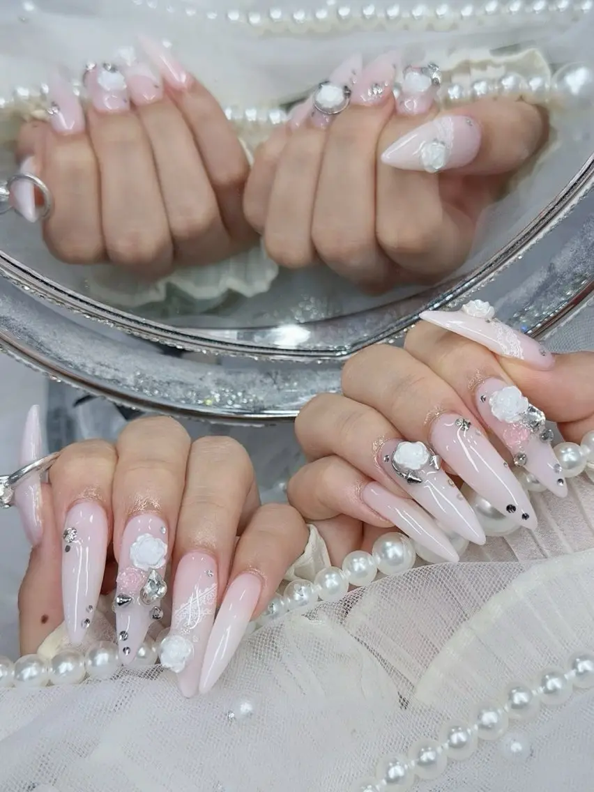 ネイル 長さ出し キラキラネイル 韓国ネイル ロングネイル ワンホンネイル ハンドネイル Josie nail salonのネイルデザイン