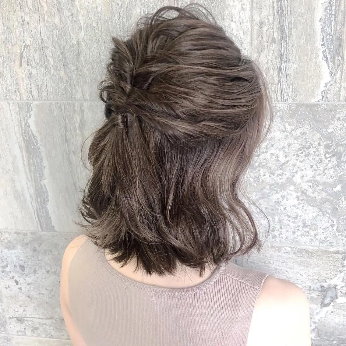 ミディアム カラー ヘアアレンジ KONOMI スタイリストのヘアスタイル