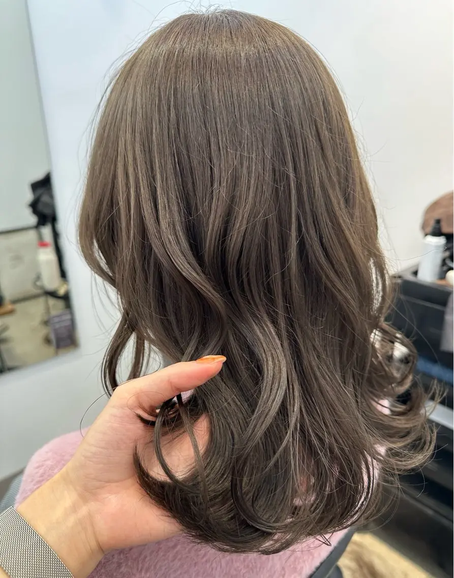 セミロング アッシュ カット ヘアカラー トリートメント 茂木 理紗のヘアスタイル