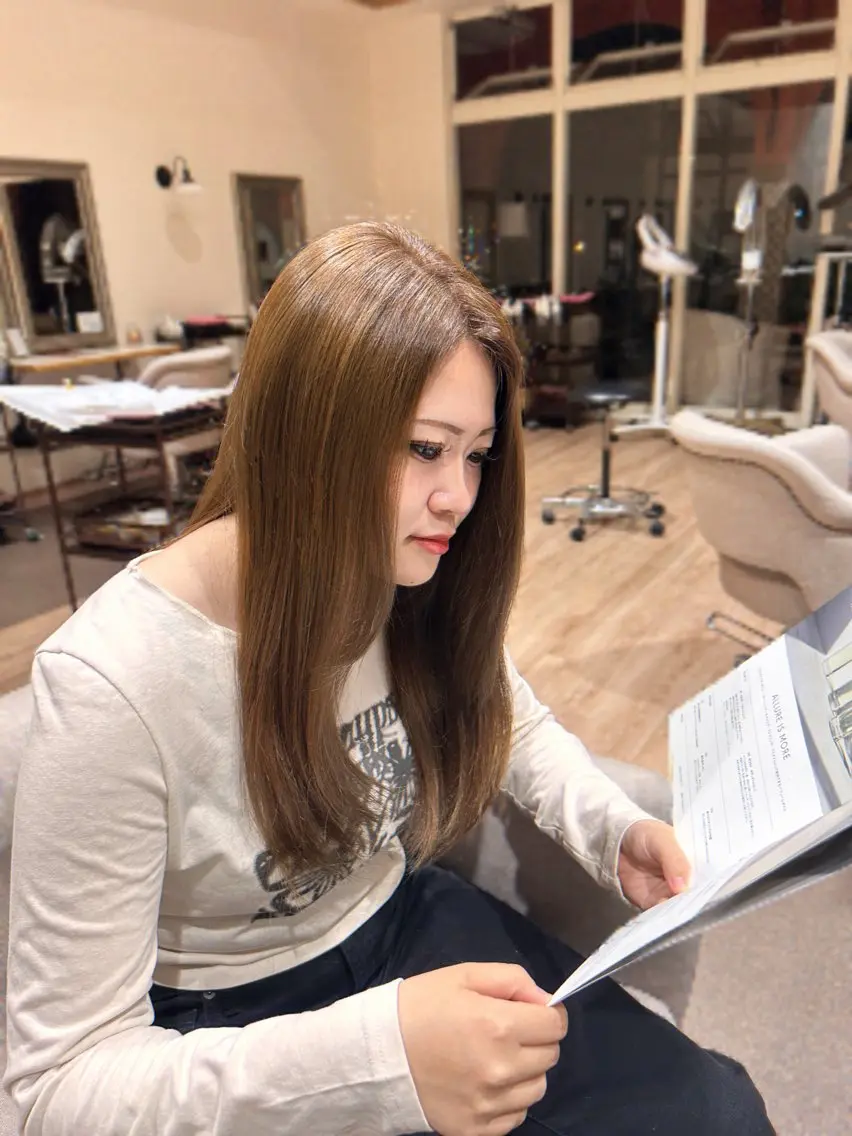 ロング ヘアカラー 小島 瑚白のヘアスタイル