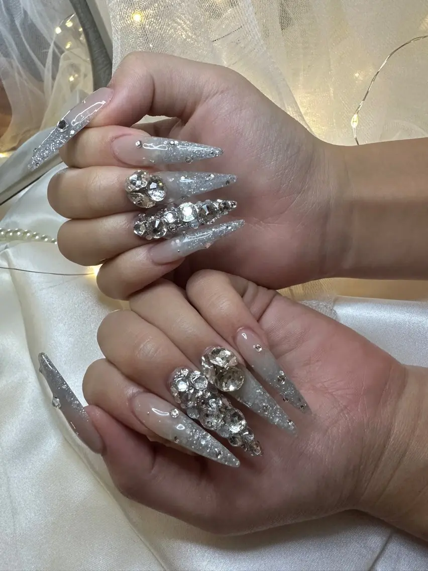 ネイル スカルプネイル ストーンネイル Nailsalon SKiのネイルデザイン