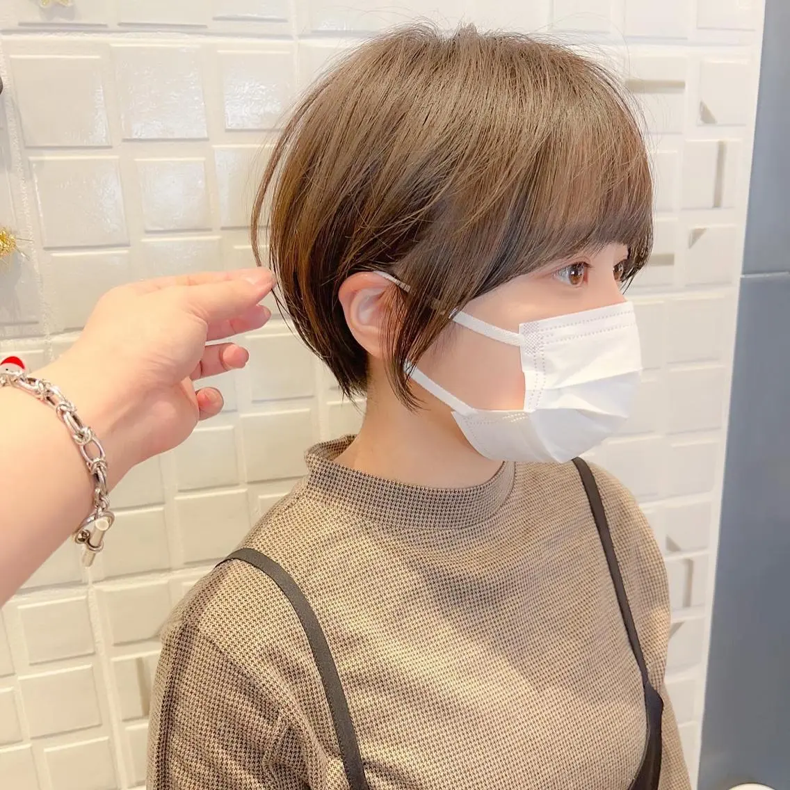 ショート コテ巻き風パーマ /志村大成のヘアスタイル