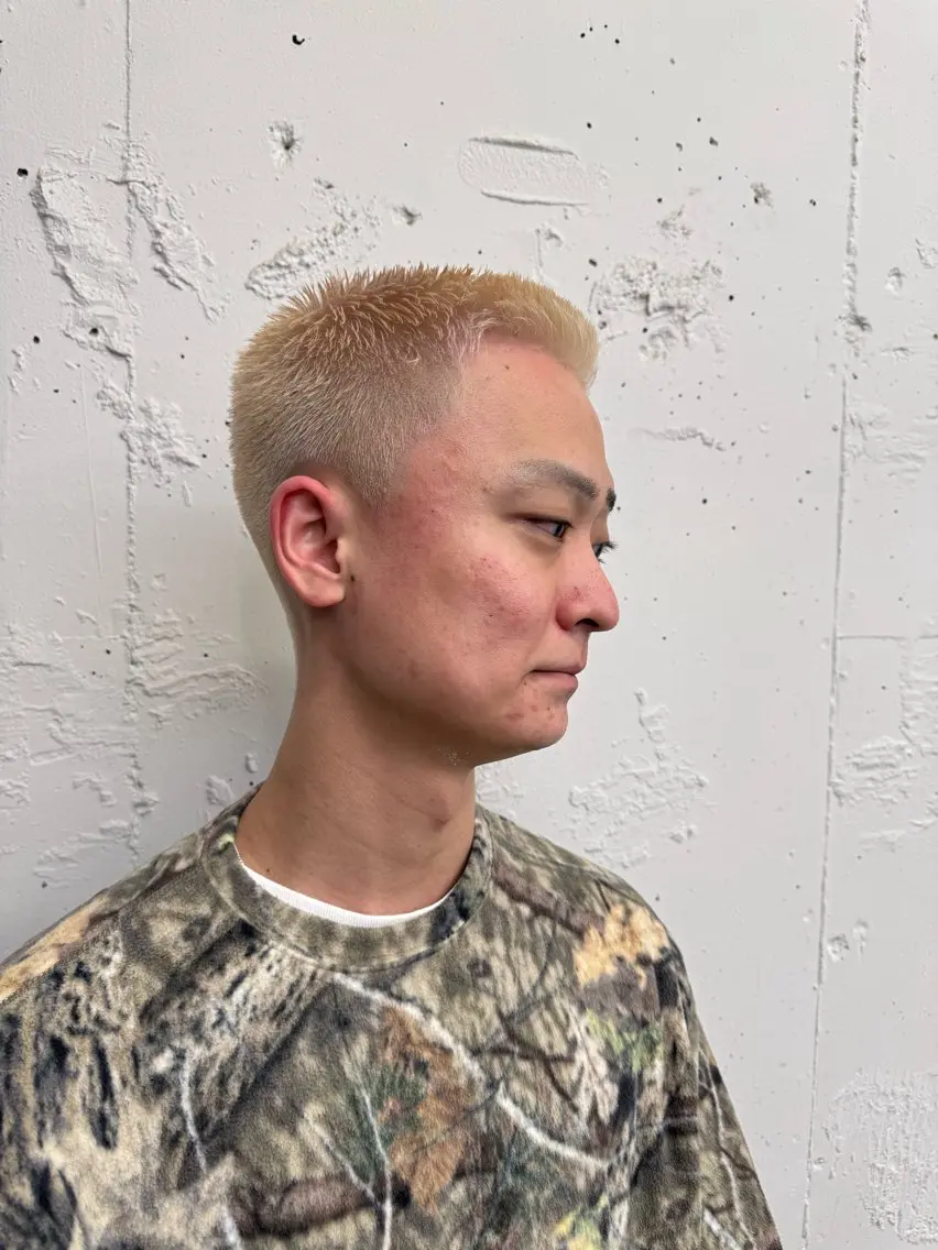 ショート カラー メンズ メンズブリーチ フェードカット メンズショート スキンフェード スパイキーショート カット ヘアカラー トリートメント 💈メンズ特化💈 TASUKUのヘアスタイル