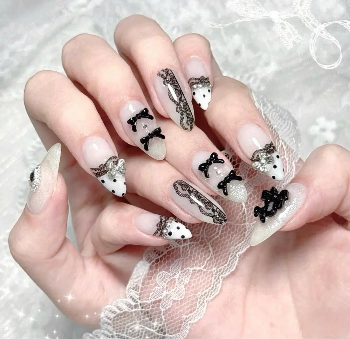 ネイル フレンチネイル キラキラネイル マグネットネイル ミラーネイル ニュアンスネイル ハンドネイル Tira Nailのネイルデザイン