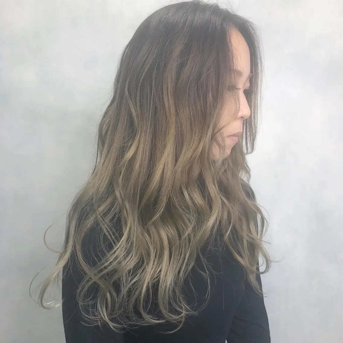 ロング カラー バレイヤージュ グラデーションカラー レイヤーカット ORIKA 美容室のヘアスタイル