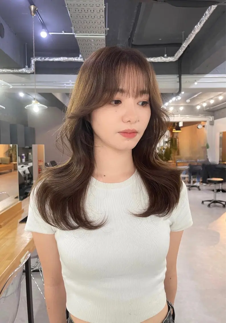 ミディアム カラー カット ヘアカラー トリートメント レイヤーカット 西村あきやのヘアスタイル