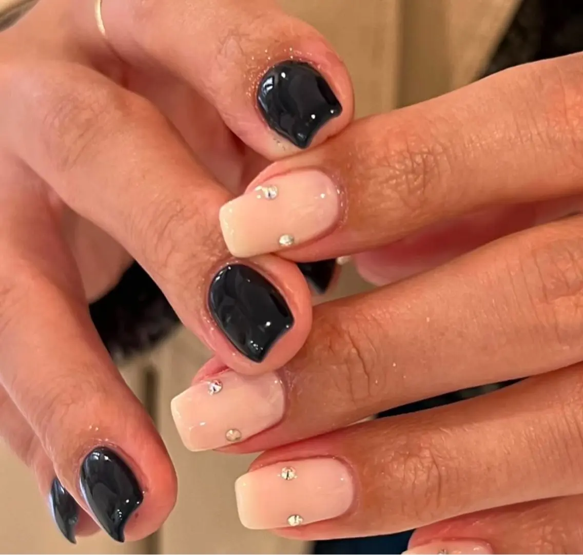 ネイル フレンチネイル グラデーション キラキラネイル 韓国ネイル マグネットネイル ハンドネイル 🎀🎀YooLi Nail Salonのネイルデザイン