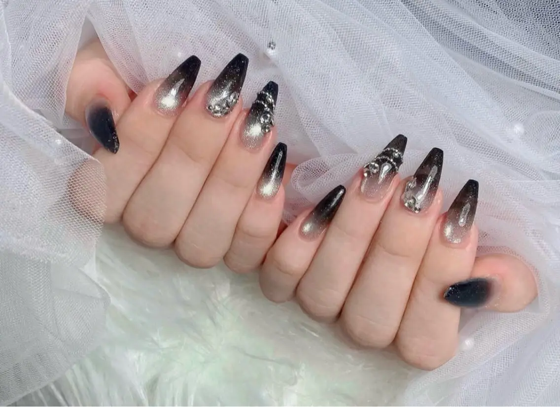 ネイル アートネイル ボルドー フレンチネイル ジェルネイル 氷ネイル・うるうるネイル ハンドネイル Julie NailSalonのネイルデザイン