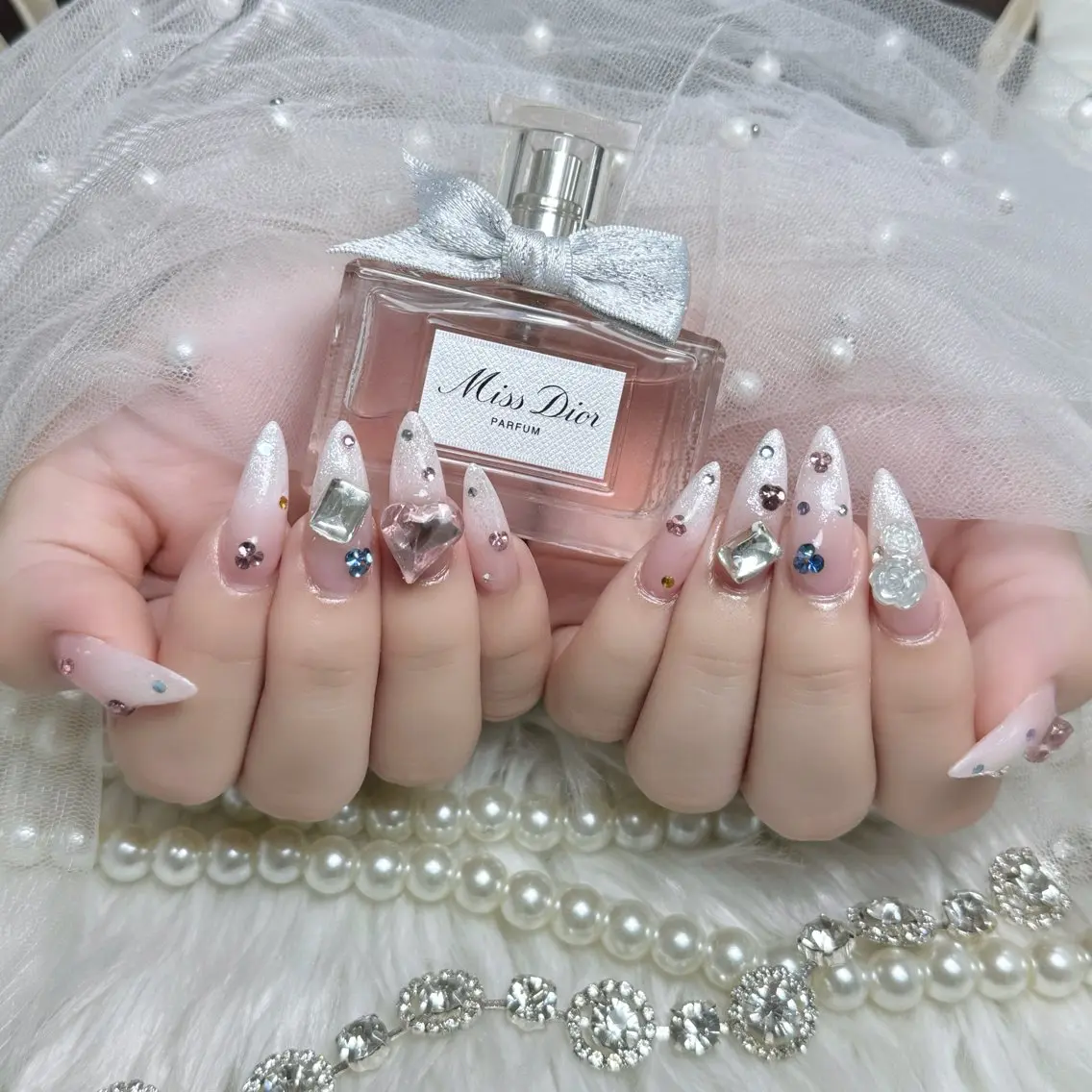 ネイル ジェルネイル 韓国ネイル マグネットネイル 持ち込み オフィスネイル ハンドネイル Kitty Nail Novaのネイルデザイン