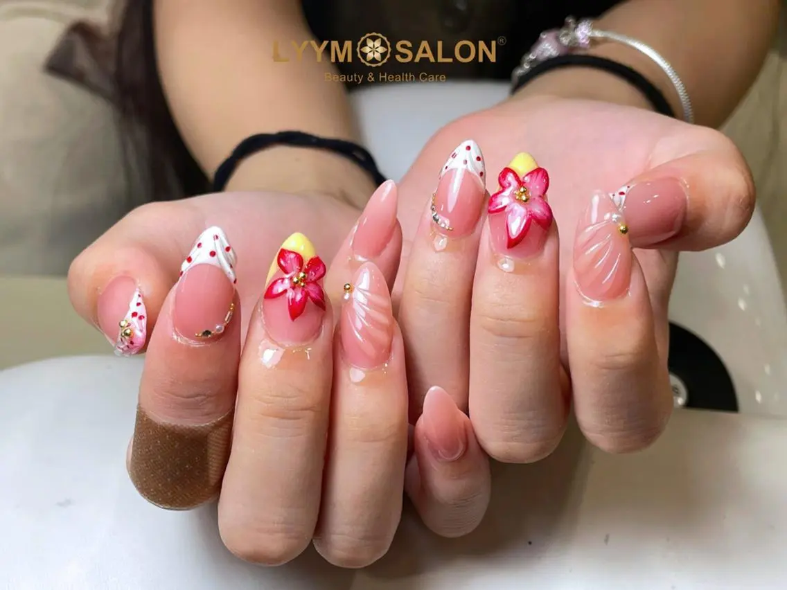 ネイル ドット フレンチネイル 韓国ネイル 赤色 夏ネイル ハンドネイル LYYM Salonのネイルデザイン