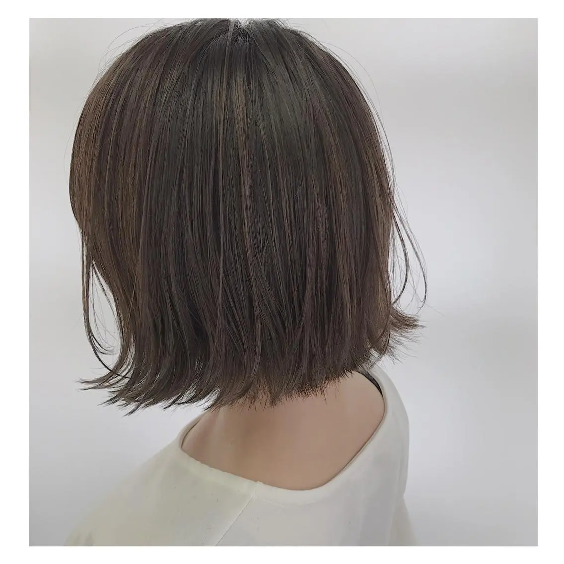 ショート カラー ハイライトカラー ボブ ハイライト 外ハネヘア lani ブリーチ /ダブルカラーのヘアスタイル