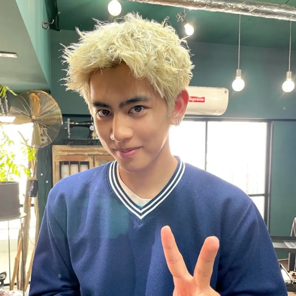 メンズ メンズブリーチ スパイキーショート vivre libreのヘアスタイル