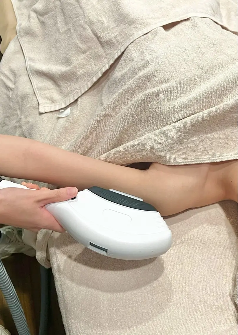 【人気No.1女性限定】最先端脱毛+顔or VIOケア 選べる特典付き!の写真